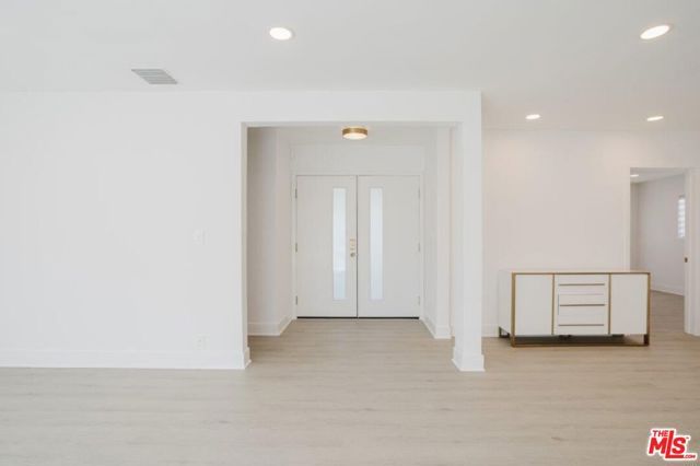 9620 Woodale Avenue, Arleta (los Angeles), CA 91331