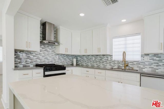 9620 Woodale Avenue, Arleta (los Angeles), CA 91331