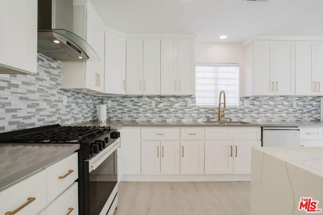 9620 Woodale Avenue, Arleta (los Angeles), CA 91331