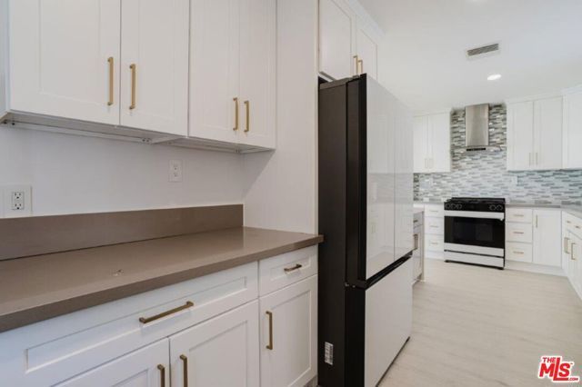 9620 Woodale Avenue, Arleta (los Angeles), CA 91331