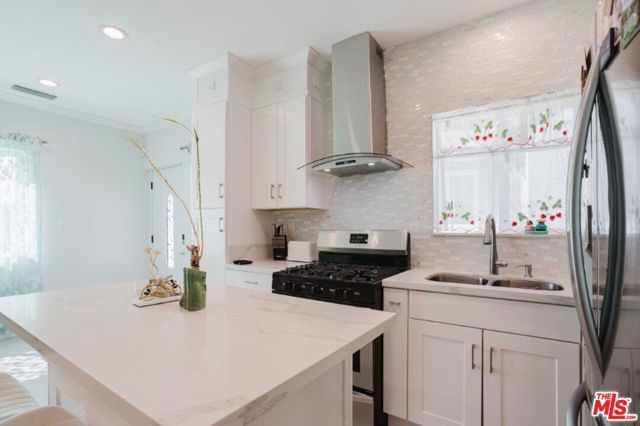 9620 Woodale Avenue, Arleta (los Angeles), CA 91331
