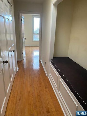 50 Kings Court, Fort Lee, NJ 07024