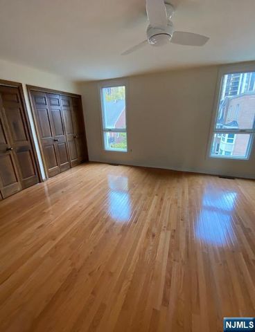 50 Kings Court, Fort Lee, NJ 07024