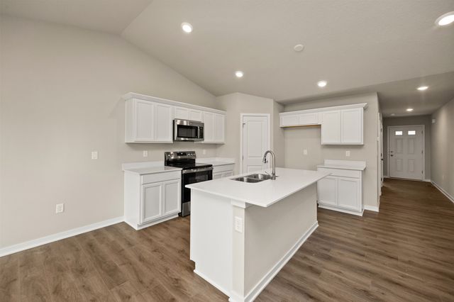 4400 Honey Bee Ridge, Des Moines, IA 50317