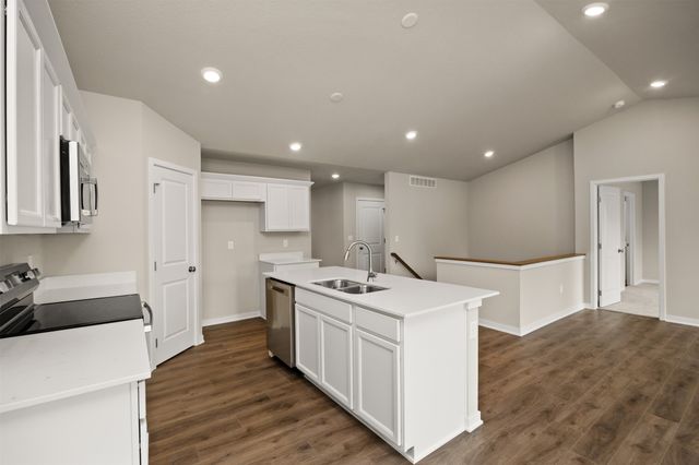 4400 Honey Bee Ridge, Des Moines, IA 50317