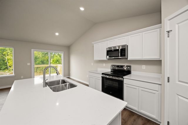 4400 Honey Bee Ridge, Des Moines, IA 50317