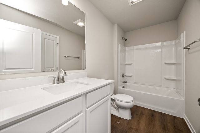 4400 Honey Bee Ridge, Des Moines, IA 50317