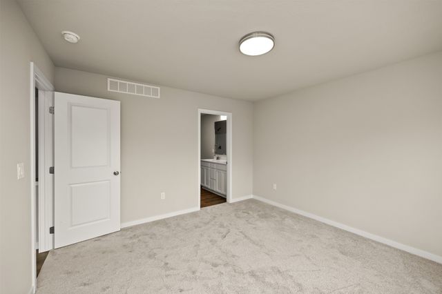 4400 Honey Bee Ridge, Des Moines, IA 50317