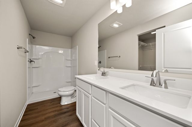 4400 Honey Bee Ridge, Des Moines, IA 50317