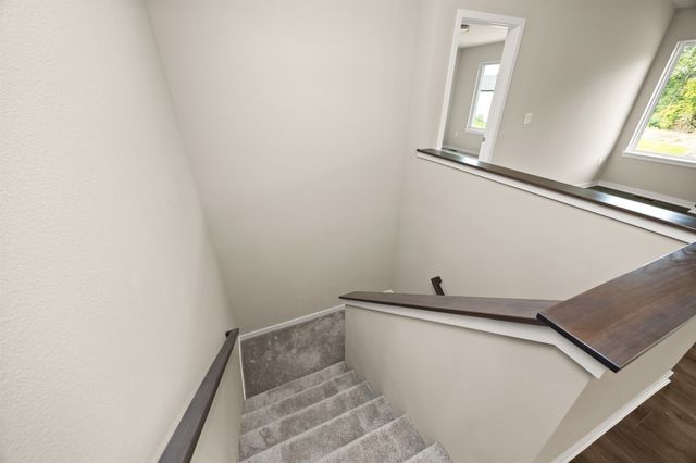 4400 Honey Bee Ridge, Des Moines, IA 50317