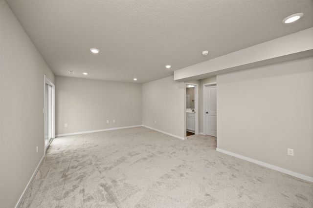 4400 Honey Bee Ridge, Des Moines, IA 50317