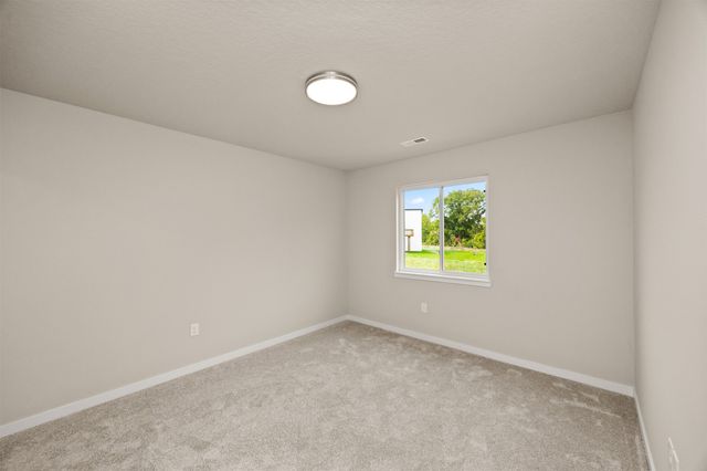 4400 Honey Bee Ridge, Des Moines, IA 50317