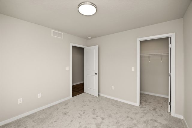 4400 Honey Bee Ridge, Des Moines, IA 50317