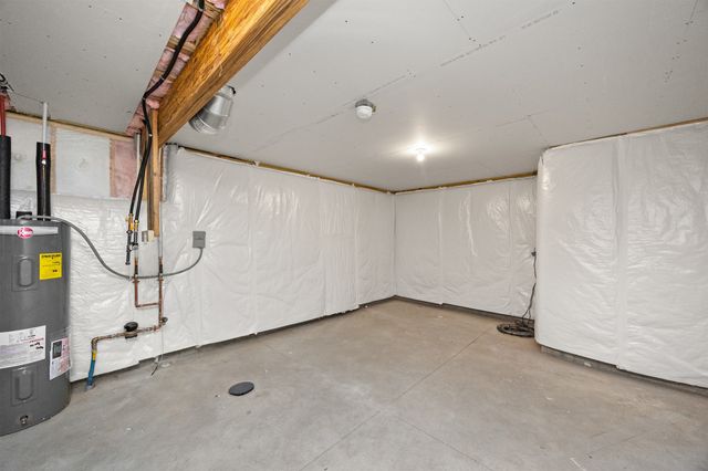 4400 Honey Bee Ridge, Des Moines, IA 50317