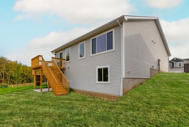 4400 Honey Bee Ridge, Des Moines, IA 50317