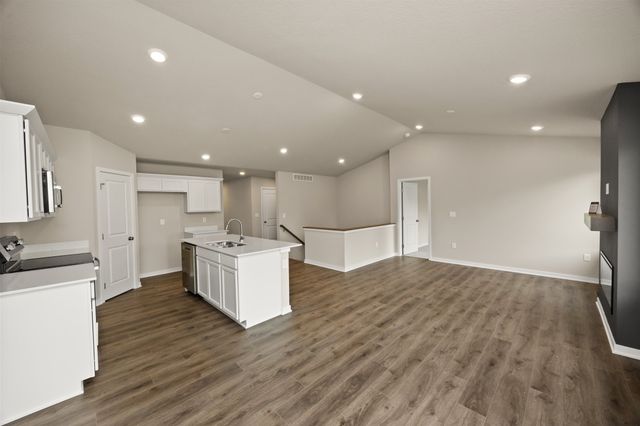 4400 Honey Bee Ridge, Des Moines, IA 50317