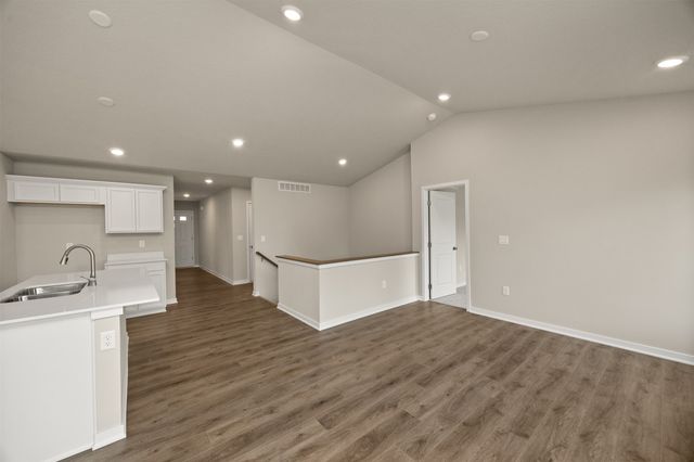 4400 Honey Bee Ridge, Des Moines, IA 50317