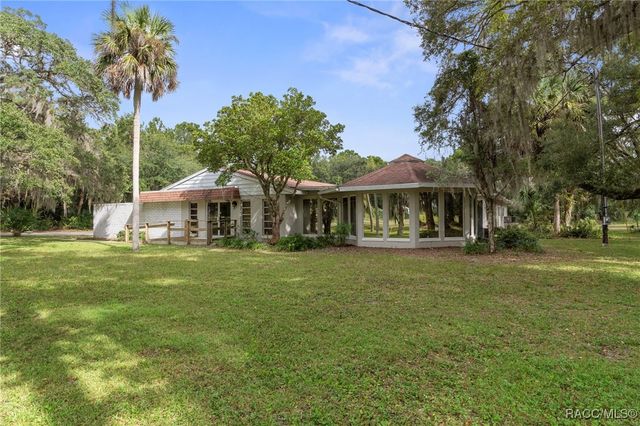 377 Highway 40 W, Inglis, FL 34449