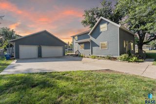 3005 S Hawthorne Ave, Sioux Falls, SD 57105