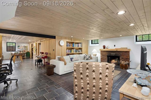 601 Catalpa Drive, Royal Oak, MI 48067