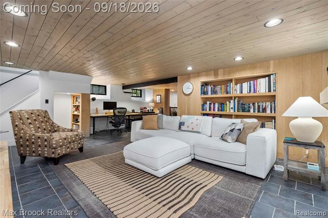 601 Catalpa Drive, Royal Oak, MI 48067
