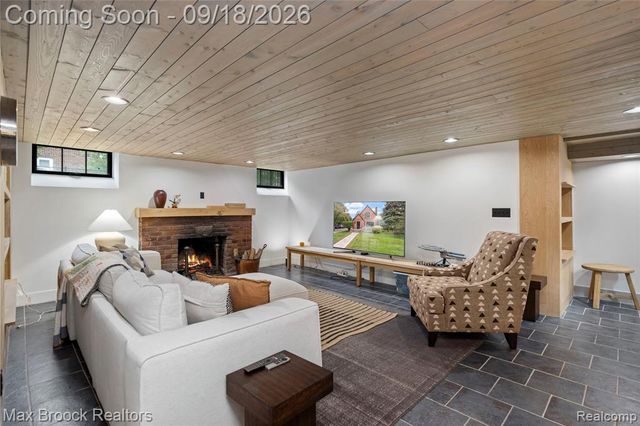 601 Catalpa Drive, Royal Oak, MI 48067