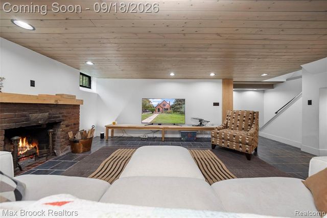 601 Catalpa Drive, Royal Oak, MI 48067