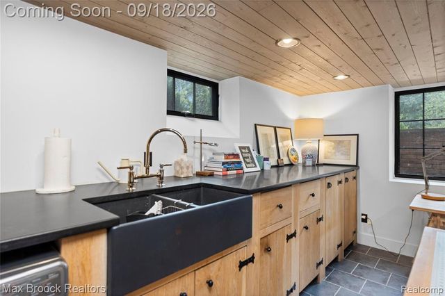 601 Catalpa Drive, Royal Oak, MI 48067