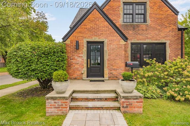 601 Catalpa Drive, Royal Oak, MI 48067