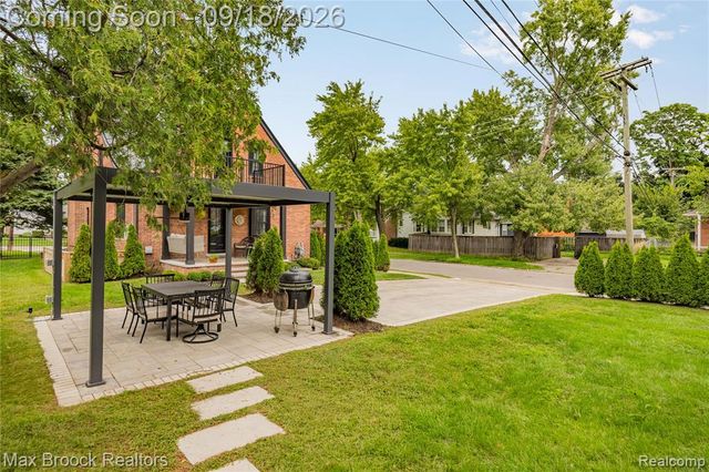 601 Catalpa Drive, Royal Oak, MI 48067