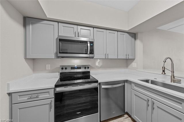 8423 Bernwood Cove LOOP # 405, Fort Myers, FL 33966