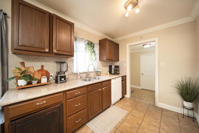 2175 W Alpine Ave, Stockton, CA 95204