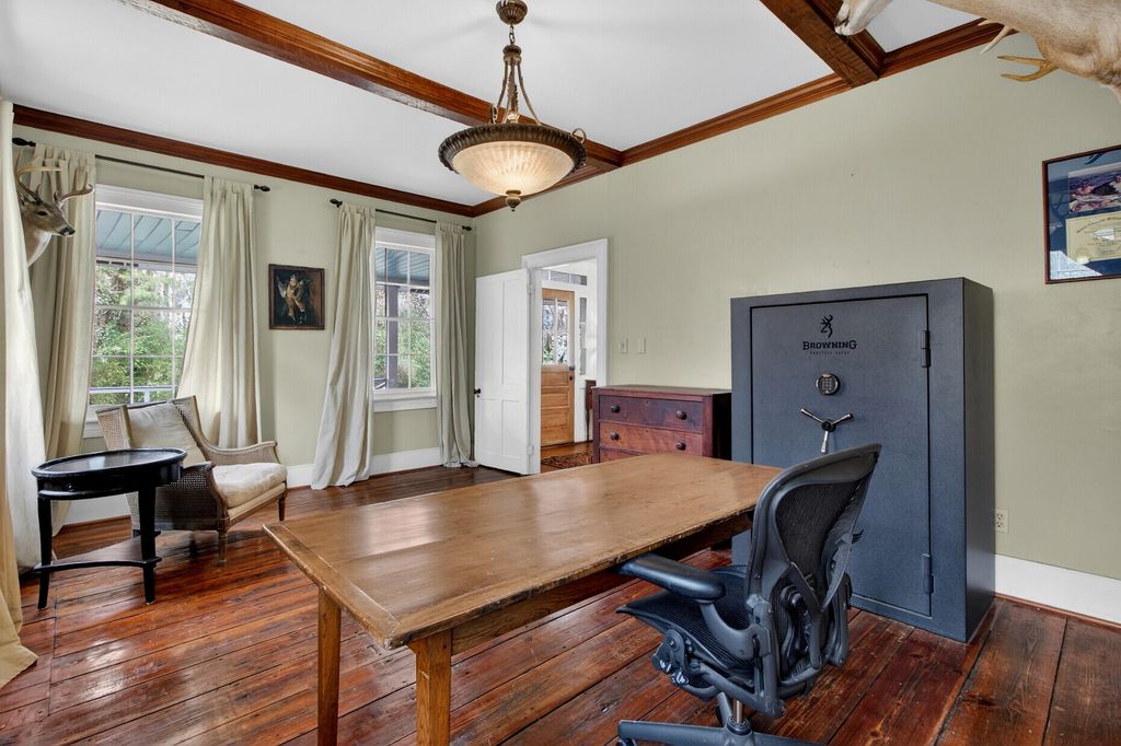 Image 16 of property listing at 104 Dukes Court, Summerville, SC 29483