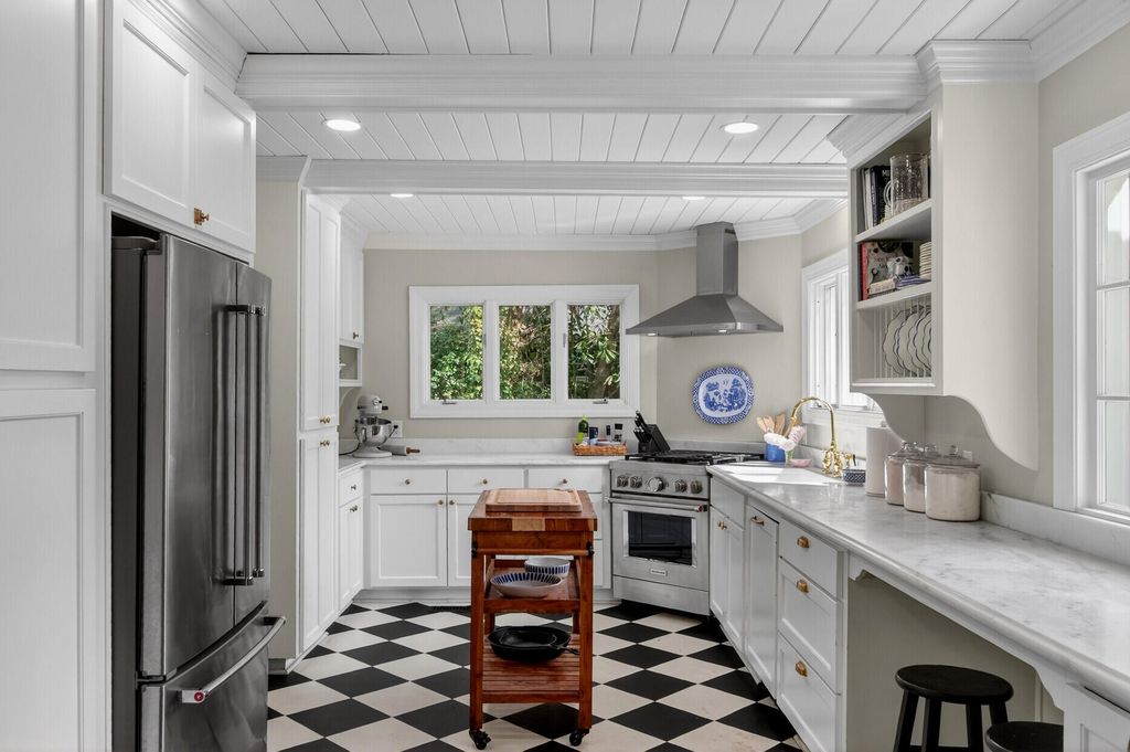 Image 22 of property listing at 104 Dukes Court, Summerville, SC 29483