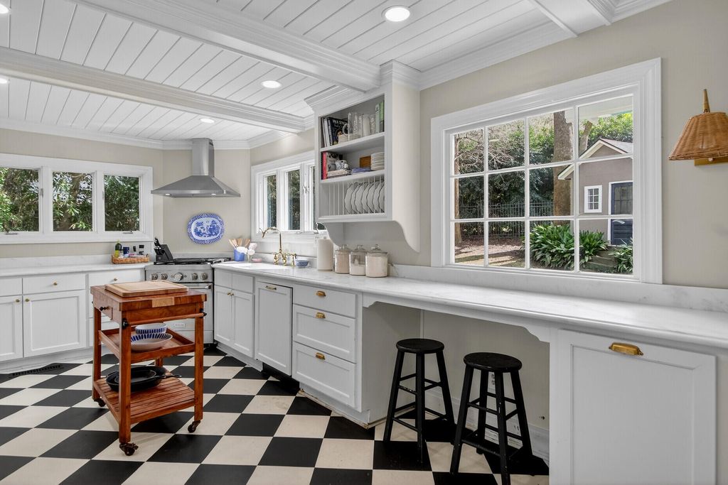 Image 23 of property listing at 104 Dukes Court, Summerville, SC 29483