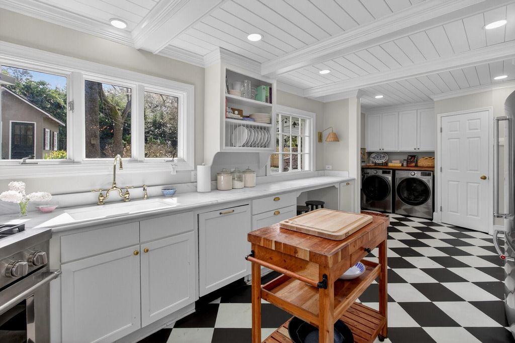 Image 27 of property listing at 104 Dukes Court, Summerville, SC 29483