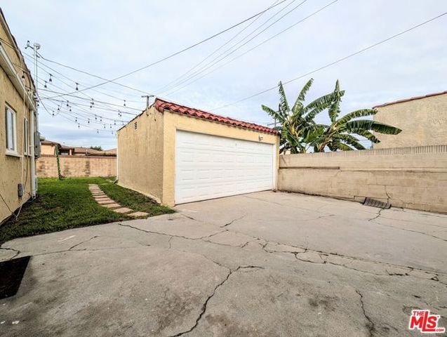 2905 W 83rd Street, Inglewood, CA 90305