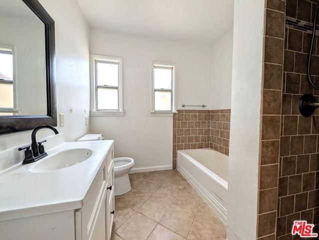 2905 W 83rd Street, Inglewood, CA 90305