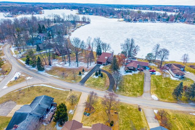 10845 E Royal Road, Morton Twp, MI 49346