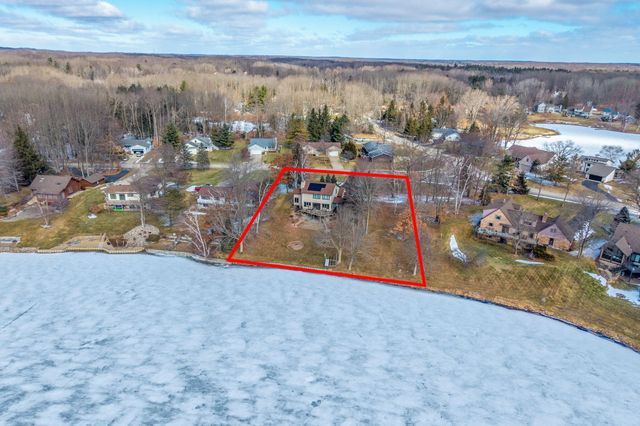 10845 E Royal Road, Morton Twp, MI 49346