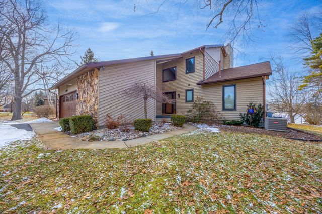 10845 E Royal Road, Morton Twp, MI 49346