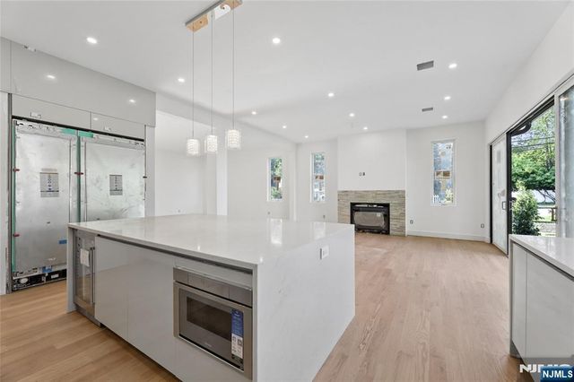 70 Carleton Terrace, Cresskill, NJ 07626