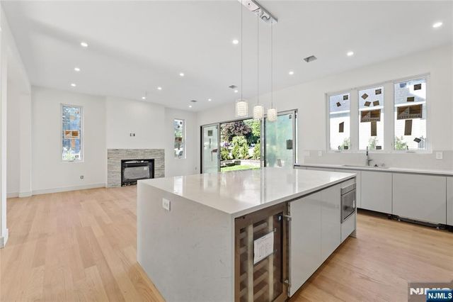 70 Carleton Terrace, Cresskill, NJ 07626