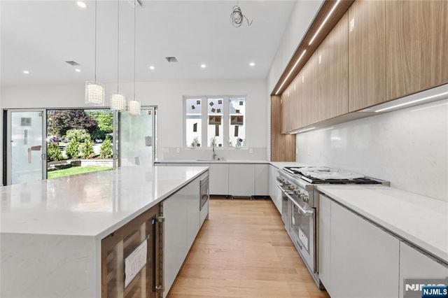 70 Carleton Terrace, Cresskill, NJ 07626