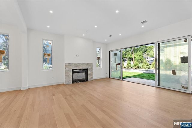 70 Carleton Terrace, Cresskill, NJ 07626