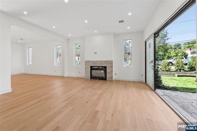 70 Carleton Terrace, Cresskill, NJ 07626
