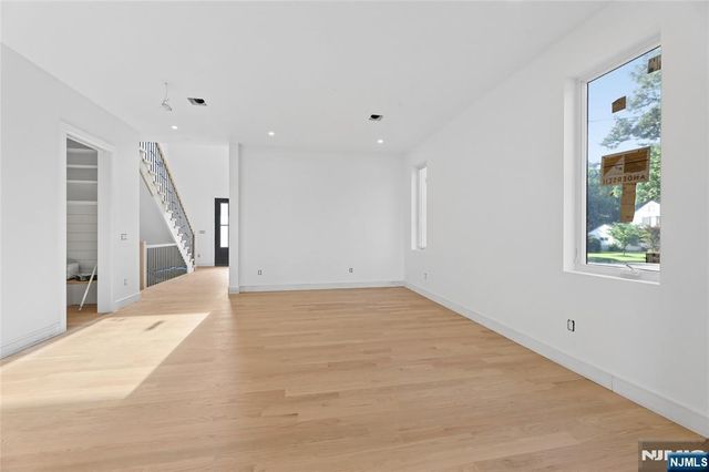 70 Carleton Terrace, Cresskill, NJ 07626