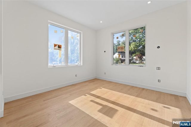 70 Carleton Terrace, Cresskill, NJ 07626