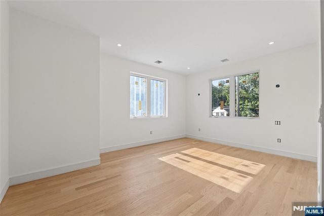 70 Carleton Terrace, Cresskill, NJ 07626