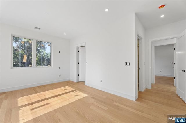 70 Carleton Terrace, Cresskill, NJ 07626